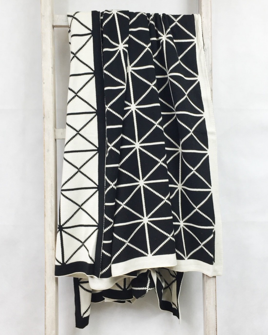Geometric Throw Black Geometric Throw